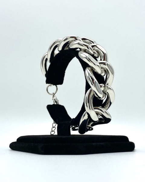 chunky metal chain bracelet design. Molded with the highest stainless steel quality and sterling silver-dipped.