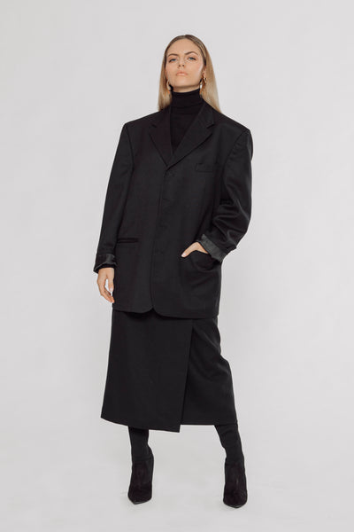 balenciaga jacket, balenciaga blazer, balenciaga blazer jacket, oversized jacket, oversized suit jacket, oversized blazer, oversized wool blazer, oversized wool jacket, black blazer, black jacket, black oversized suit, black oversized suit jacket, black fashion, black aesthetic, modern outfit, elegant jacket, elegant blazer, genderless fashion, women's fashion, editorial fashion