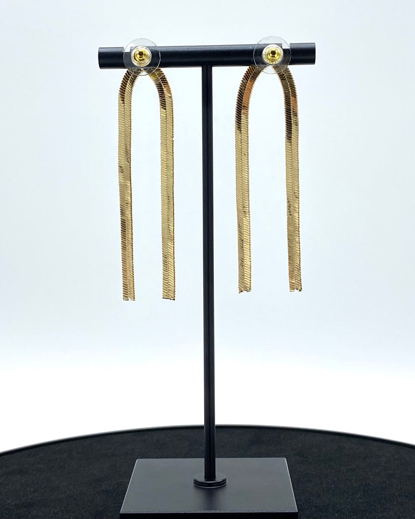 SNAKE CHAIN EARRINGS MADE IN STAINLESS STEEL WITH GOLD DIPPED.