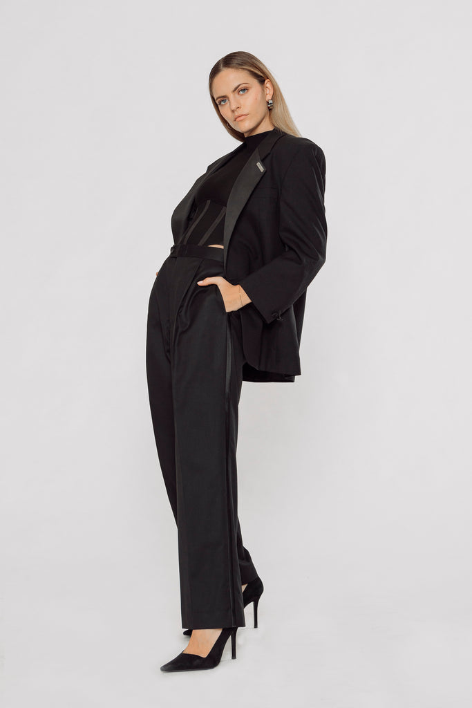 women's tuxedo, women's black tuxedo, women's satin tuxedo, oversized women's tuxedo, modern women's tuxedo, black tuxedo, tuxedo, tuxedo pants, women's tuxedo pants, women's tuxedo jacket, tuxedo jacket, tuxedo blazer, black tuxedo set