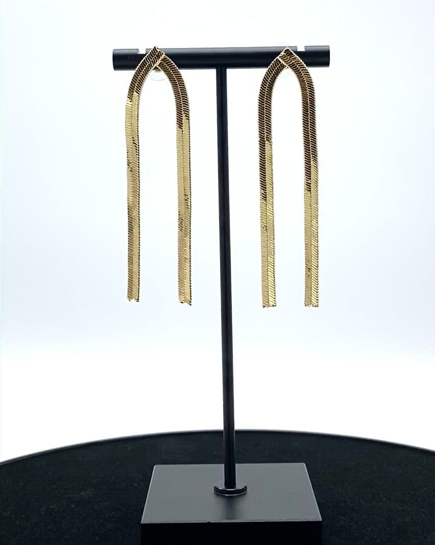 SNAKE CHAIN EARRINGS MADE IN STAINLESS STEEL WITH GOLD DIPPED.