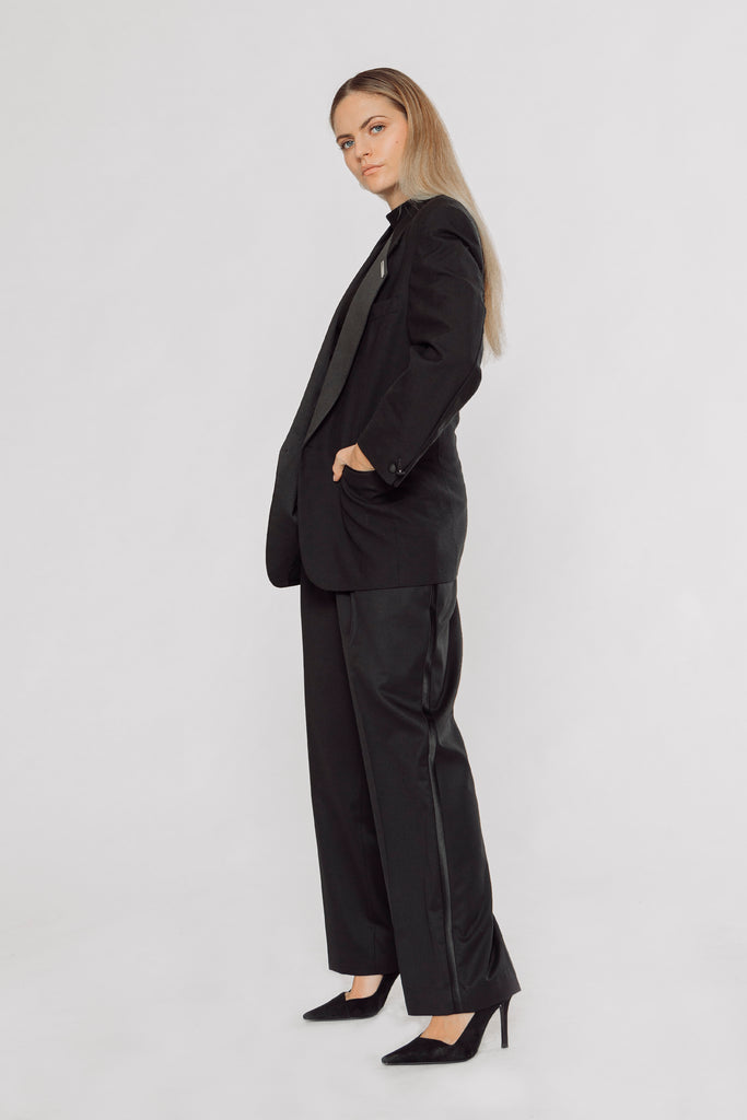 women's tuxedo, women's black tuxedo, women's satin tuxedo, oversized women's tuxedo, modern women's tuxedo, black tuxedo, tuxedo, tuxedo pants, women's tuxedo pants, women's tuxedo jacket, tuxedo jacket, tuxedo blazer, black tuxedo set