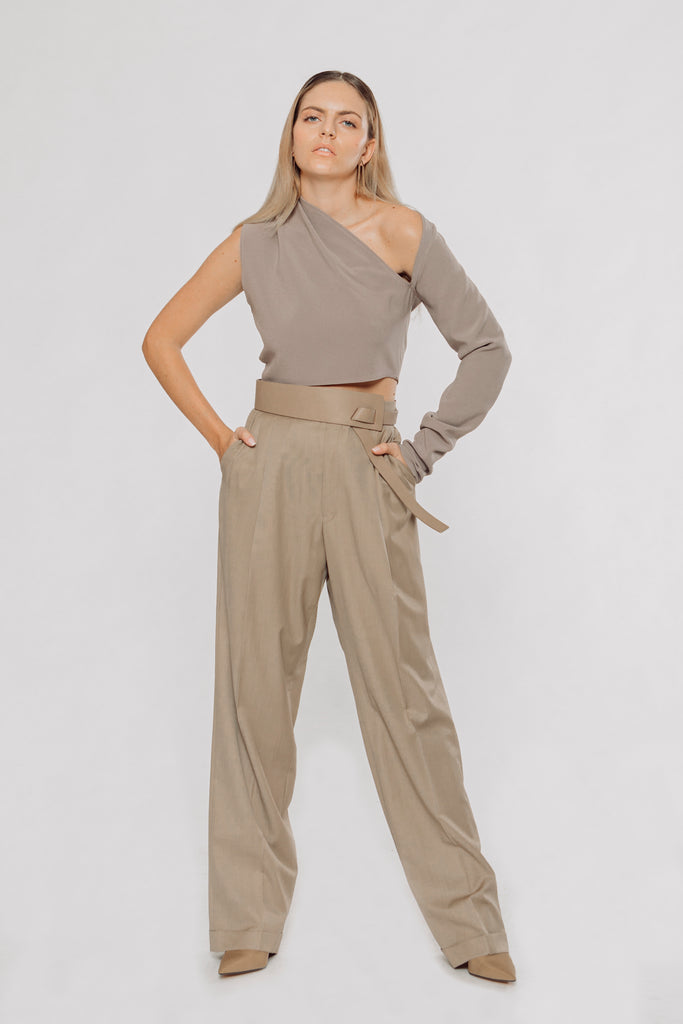 fluid wide leg pants, wide leg pants, women's wide leg pants, from pleats pants, menswear style pants, wide leg pants with pleats, wide leg pants with front pleats, boyfriend pants, boyfriend dress pants, boyfriend style pants